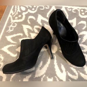 Cole Haan Air Talia Gore Black Ankle Boot. Size 7.5M. Heel 3.5”.